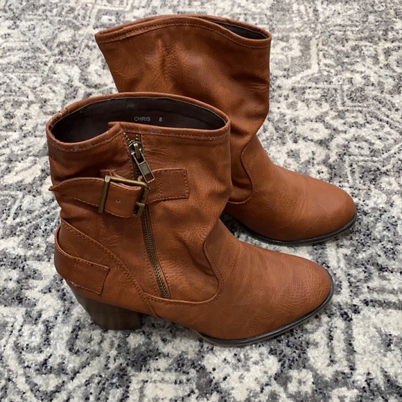 New Size 8 Brown Low Boots with Buckles Size 8 - Picture 5 of 9